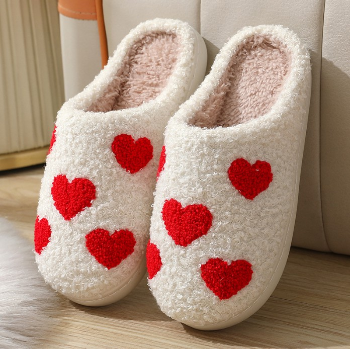 VALENTINE'S DAY GIFT PLUSH HEART WARM SLIPPERS