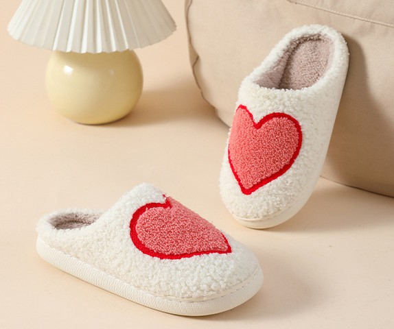 VALENTINE'S DAY GIFT PLUSH HEART WARM SLIPPERS