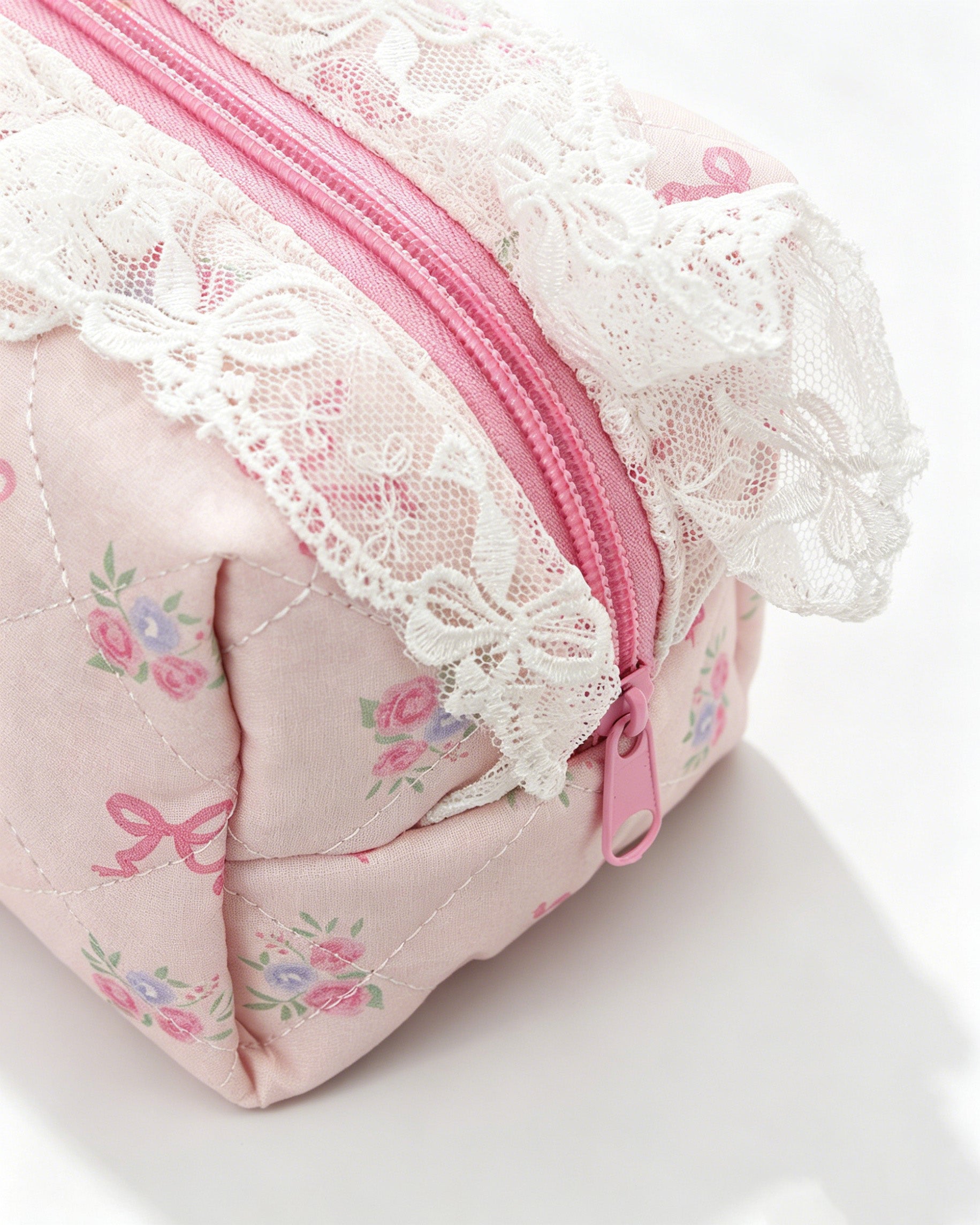 Wholesale Light Pink Lace Quilted Makeup Bag Vintage Gift SP063