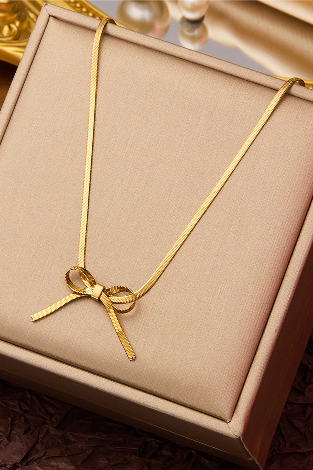 Wholesale titanium steel necklace clavicle chain elegant fashion light luxury SP001