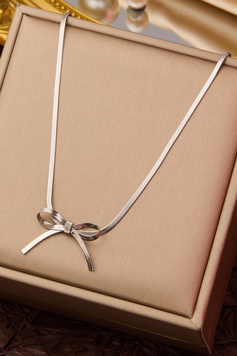 Wholesale titanium steel necklace clavicle chain elegant fashion light luxury SP001