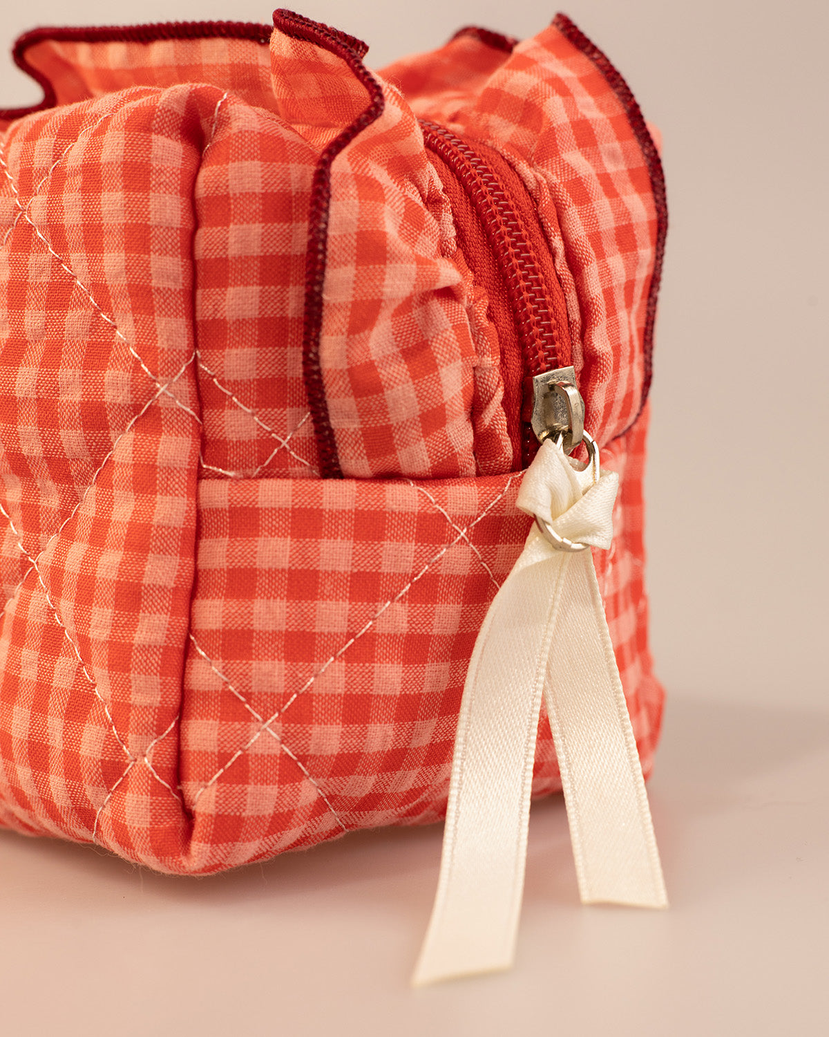 Wholesale Red Gingham Quilted Ruffle Travel Bag Preppy Gift SP060