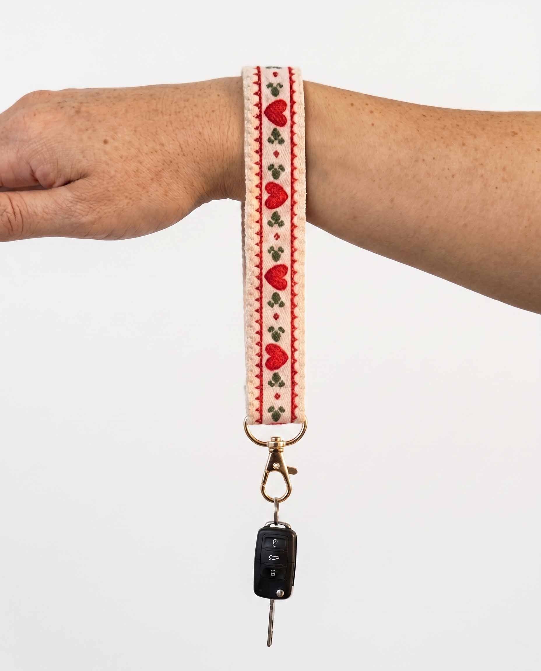 Wholesale Red Heart Lace Wristlet Daily Metal Keychain Lanyard SP177