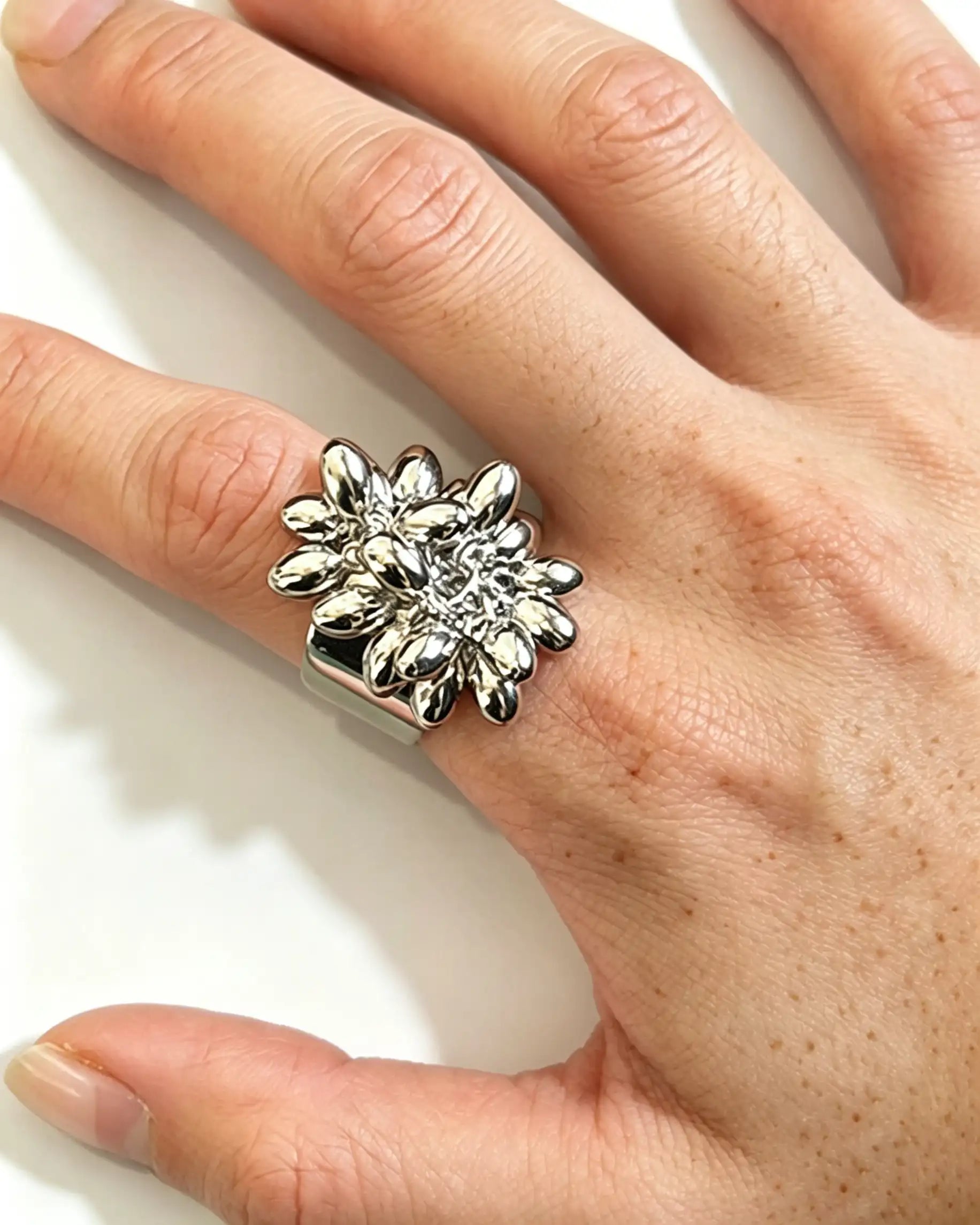 Wholesale Silver Statement Floral Ring Vacation Bold Y2K Jewelry SP093