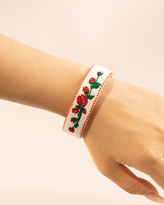 Wholesale White Rose Embroidered Wristlet Daily Gift SP196