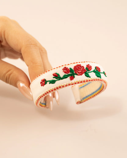 White Rose Embroidered Wristlet Daily Gift SP196